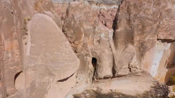 Tufa-Felsformationen in Kappadokien, Türkei. — Stockvideo