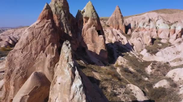 Cuevas en el valle de Goreme, Capadocia, Turquía . — Vídeos de Stock