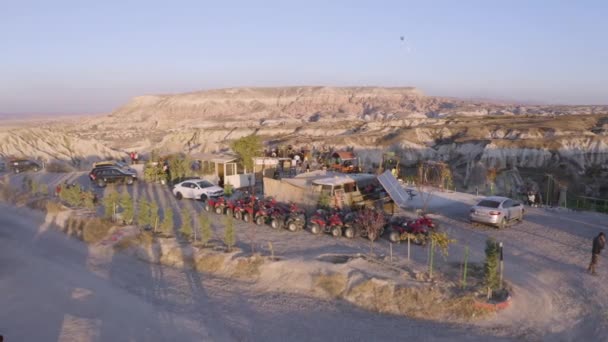 Increíble paisaje montañoso en Capadocia, Turquía . — Vídeo de stock