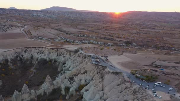 Vista aérea de Goreme al atardecer . — Vídeos de Stock