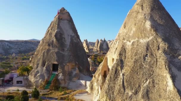 Jeskynní obydlí v Goreme, Cappadocia, Turecko. — Stock video