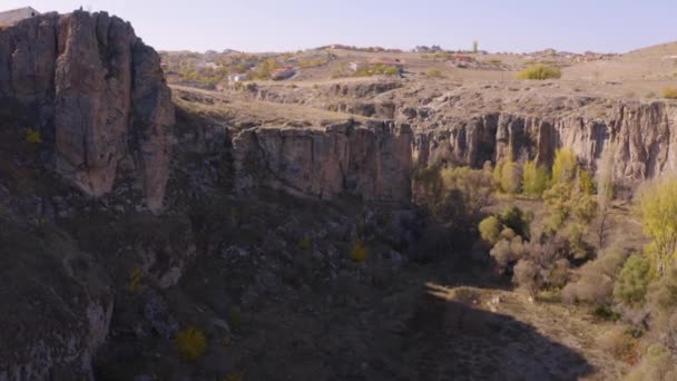 Türkiye 'nin Kapadokya kentindeki vadi manzarası. — Stok video