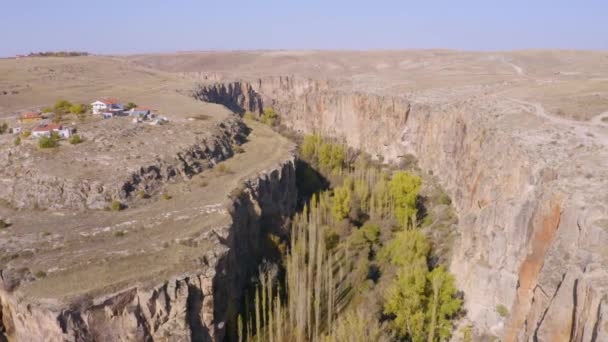 Blick auf das Ihlara-Tal bei Kappadokien, Türkei. — Stockvideo