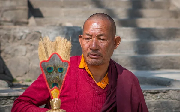 Nepali monk in carnival robes in Kathmandu — Stock Photo, Image
