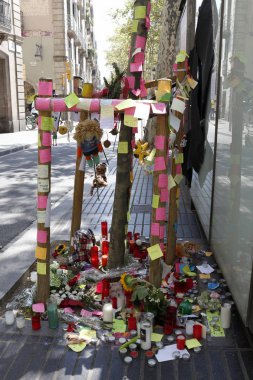 Barselona/İspanya, 21 Ağustos 2017: Barselona'nın Rambla üzerinde nerede Ağustos 2017, 17 yeniden bir araya insanlar en az 15 ölümcül kurbanları ve yaralı 120 haraç veren terörist bir saldırı olmuş.