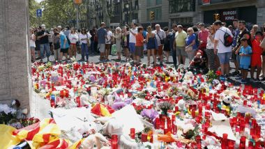 Barselona/İspanya, 21 Ağustos 2017: Barselona'nın Rambla üzerinde nerede Ağustos 2017, 17 yeniden bir araya insanlar en az 15 ölümcül kurbanları ve yaralı 120 haraç veren terörist bir saldırı olmuş.