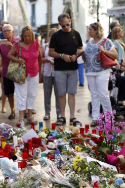 Barselona/İspanya, 21 Ağustos 2017: Barselona'nın Rambla üzerinde nerede Ağustos 2017, 17 yeniden bir araya insanlar en az 15 ölümcül kurbanları ve yaralı 120 haraç veren terörist bir saldırı olmuş.