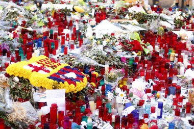 Barselona/İspanya, 21 Ağustos 2017: Barselona'nın Rambla üzerinde nerede Ağustos 2017, 17 yeniden bir araya insanlar en az 15 ölümcül kurbanları ve yaralı 120 haraç veren terörist bir saldırı olmuş.