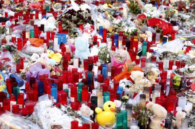 Barselona/İspanya, 21 Ağustos 2017: Barselona'nın Rambla üzerinde nerede Ağustos 2017, 17 yeniden bir araya insanlar en az 15 ölümcül kurbanları ve yaralı 120 haraç veren terörist bir saldırı olmuş.