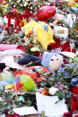 Barselona/İspanya, 21 Ağustos 2017: Barselona'nın Rambla üzerinde nerede Ağustos 2017, 17 yeniden bir araya insanlar en az 15 ölümcül kurbanları ve yaralı 120 haraç veren terörist bir saldırı olmuş.