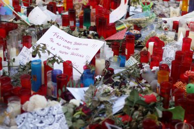 Barselona/İspanya, 21 Ağustos 2017: Barselona'nın Rambla üzerinde nerede Ağustos 2017, 17 yeniden bir araya insanlar en az 15 ölümcül kurbanları ve yaralı 120 haraç veren terörist bir saldırı olmuş.