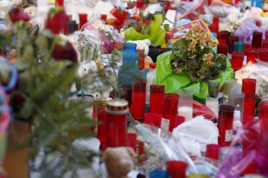 Barselona/İspanya, 21 Ağustos 2017: Barselona'nın Rambla üzerinde nerede Ağustos 2017, 17 yeniden bir araya insanlar en az 15 ölümcül kurbanları ve yaralı 120 haraç veren terörist bir saldırı olmuş.