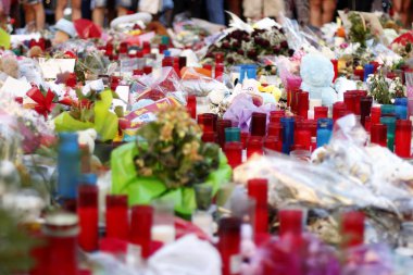 Barselona/İspanya, 21 Ağustos 2017: Barselona'nın Rambla üzerinde nerede Ağustos 2017, 17 yeniden bir araya insanlar en az 15 ölümcül kurbanları ve yaralı 120 haraç veren terörist bir saldırı olmuş.