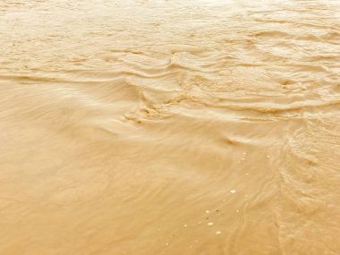 Şiddetli yağmur sonra katarakt