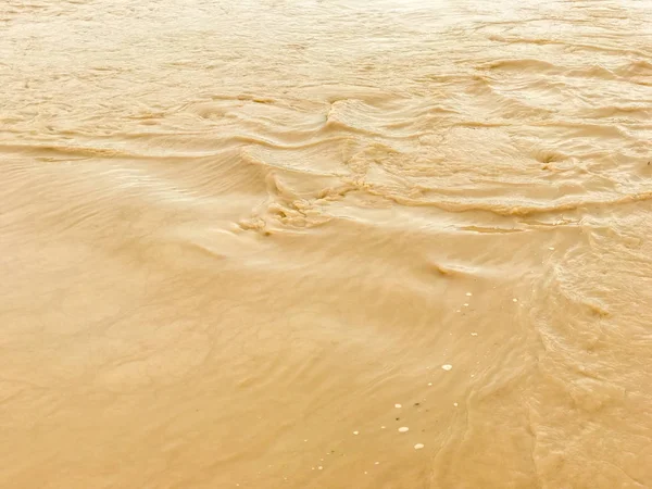 Şiddetli yağmur sonra katarakt