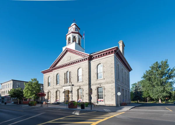 Belediye Binası içinde sulu