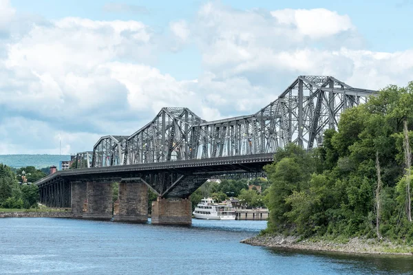 オタワ川アレクサンドラ橋 — ストック写真