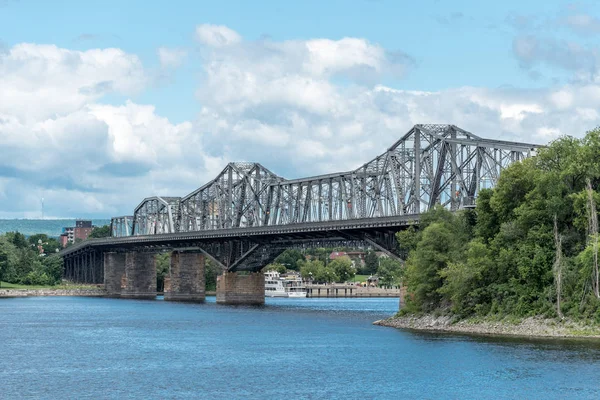 オタワ川アレクサンドラ橋 — ストック写真