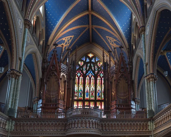 Pipe Organ in the Sanctuary of Notre-Dame Cathedral in Ottawa — Stock Photo, Image