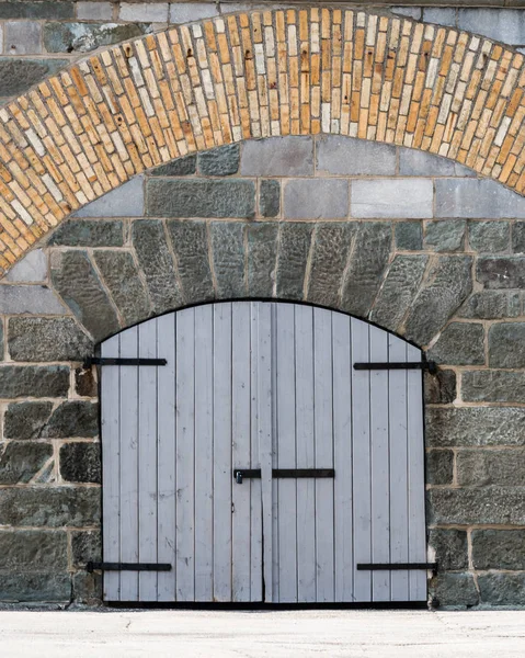 在魁北克市城堡扇关闭的门 — 图库照片