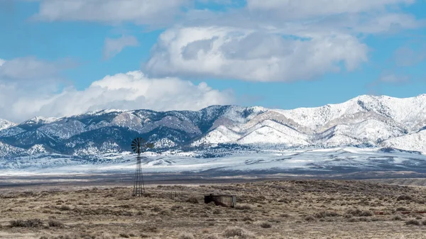 Molino de viento en Utah Oriental —  Fotos de Stock