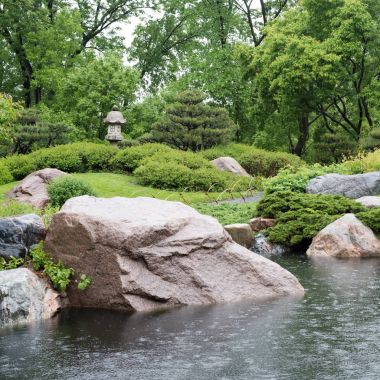 Japon bahçe taş fener
