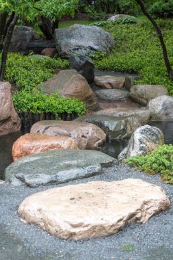 Japon bahçe taş köprüsü