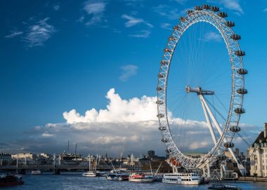 London eye Thames Nehri üzerinde