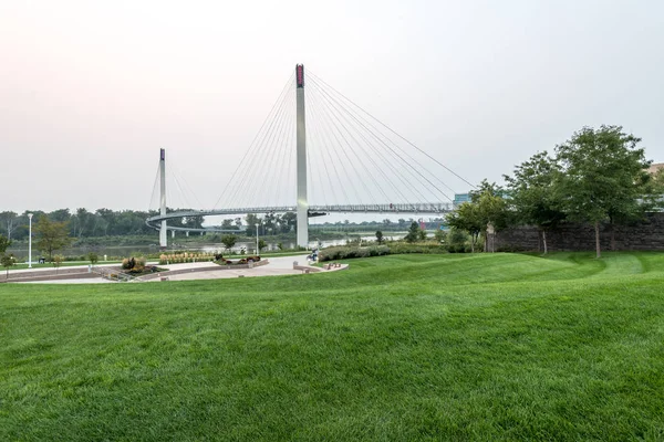 Puente Peatonal Bob Kerry Atraviesa Río Missouri Omaha Nebraska — Foto de Stock