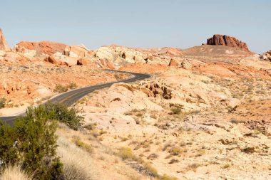 Nevada 'daki İtfaiye Vadisi Parkı' nda Yol Rüzgarları