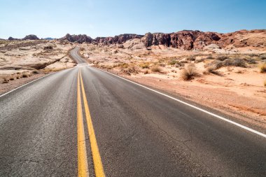 Nevada 'daki İtfaiye Vadisi Parkı' nda Yol Rüzgarları