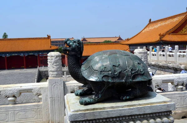 Bronzeschildkröte im Kaiserpalast, der für Macht und langes Leben steht verbotene Stadt in Peking China lizenzfreie Stockfotos