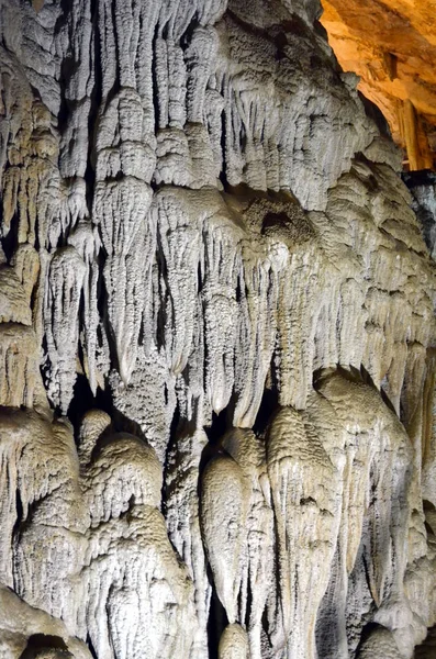 Picturesque karst features illuminated in the cave — Stock Photo, Image