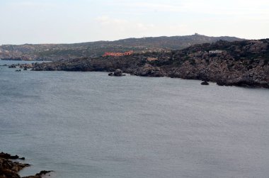 Panoramik plaj ve kristal Sardunya deniz 