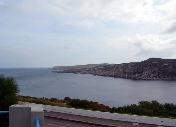 Panoramisch uitzicht op het strand en de zee van Sardinië van kristal — Stockfoto