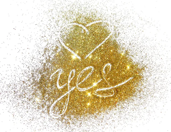 Parola Sì e cuore di brillantini d'oro su sfondo bianco — Foto Stock