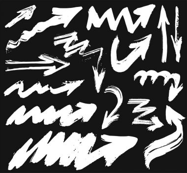 Büyük siyah arka plan üzerine elle çizilmiş suluboya beyaz oklarla ayarla