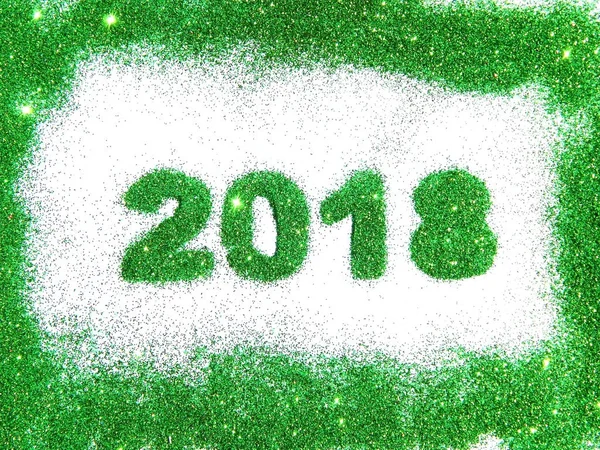 図 2018年と新しい年、あなたの設計のためのカードのシンボル、白地にグリーンのキラキラの境界線 — ストック写真