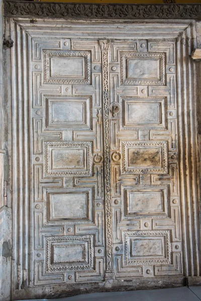 ISTANBUL TURKEY: 10 de abril de 2016. Interior da Hagia Sophia (Ayasofya) em Istambul, Turquia - fragmento arquitetônico . — Fotografia de Stock