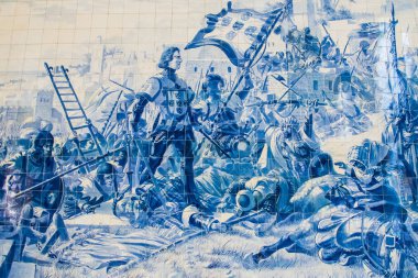 Porto, Portekiz - 08 Ağustos 2016: Çok Bento tren istasyonu Oporto, Portekiz. Azulejo tarihi tren istasyonu San Bento Porto, Portekiz parçaları ile iç