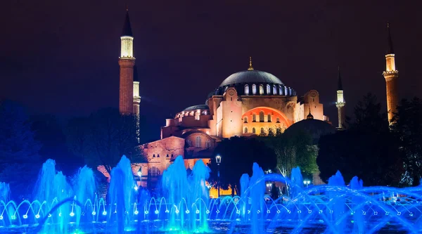 Gece aydınlatma, Aya Sofya. Gezi Istanbul'da. Türkiye.