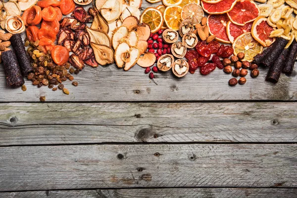 Různé Sušené Ovoce Dřevěný Povrch — Stock fotografie
