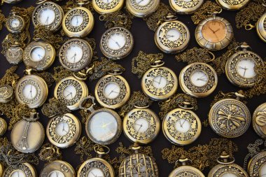 Eski saat taklit. Antika arka plan.