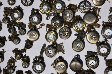 Eski saat taklit. Antika arka plan.