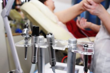 Rf cilt sıkma. El. Donanım kozmetik. Vücut bakımı. Sigara cerrahi vücut heykel. Anti-Selülit ve Anti-yağ terapisi Güzellik Salonu.