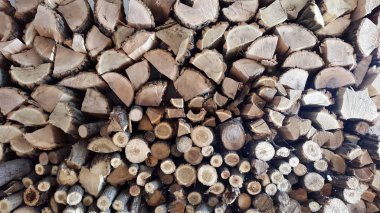 odun kesmenin bir balta ile... arka plan.