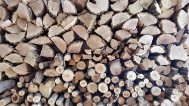 odun kesmenin bir balta ile... arka plan.