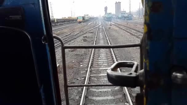 Σιδηροδρομικό τρόπο. Θέα από το κινητήριο — Αρχείο Βίντεο