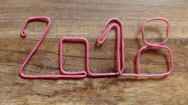 ahşap masa parmak pembe tel numarasıyla 2018 alır