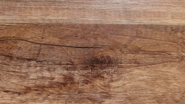 Συλλέγει από τα χρωματισμένα ξύλινα στοιχεία ο αριθμός 2018 για το από το ξύλινο τραπέζι — Αρχείο Βίντεο